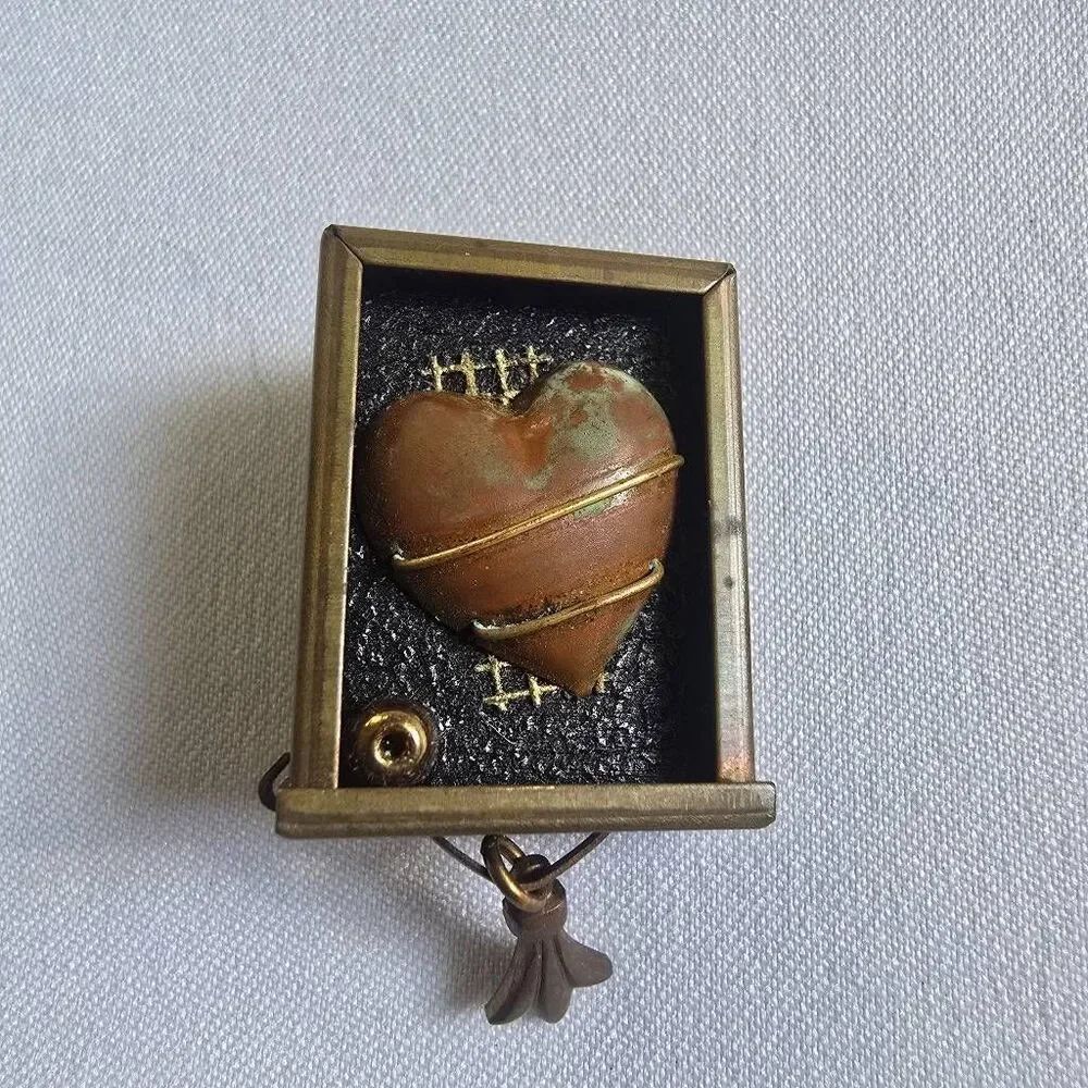 Vintage Signed SUSAN GOULD Heart Shadow Box Brooch Pin, 1" x 3/4", Artsy